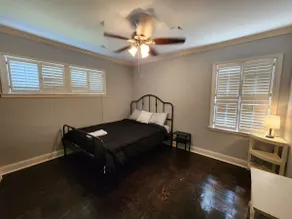 Cheerful, home in quiet area with parking. - Image 4