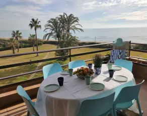 Relaxing Seafront Apartment Gavà 20 Min from BCN - Image 2