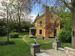 Blacksmith House - Charming Historic Getaway - Image 2