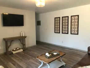 French Cottage Style 3 bed, 1 bath house - Image 2