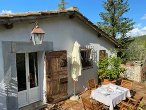 Tuscan cottages in an ancient villa with a garden - Image 4