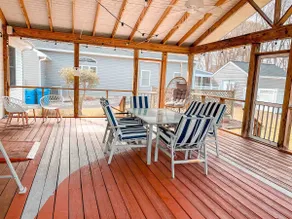 Cozy home with Screened Porch, Min from Weddings - Image 5