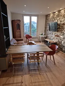 Beautiful 40 m2 2-room, free parking + near metro + park view - Image 2