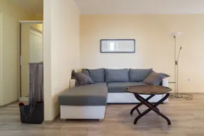 Modern apartment with private pool - Image 4