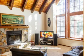 Mountain Retreat with Sauna and Hot Tub Sleeps 12 - Image 4