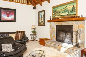 Mountain Retreat with Sauna and Hot Tub Sleeps 12 - Image 5