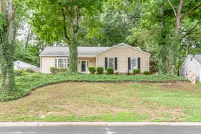 Mins to Hospital | Fenced Backyard | Sleeps 6 - Image 2