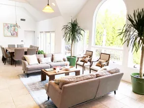 Hamptons Luxury House with 6 Bedooms + Pool - Image 2