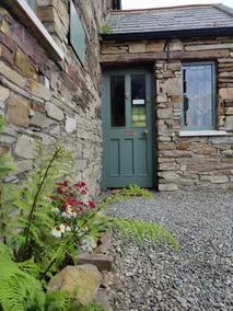 Cosy 1-Bed Kiln House with Fire - Image 3
