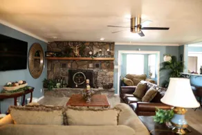 Cozy Riverfront 3-BR/ 2- BTH - Image 2