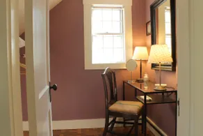 Bright ‘n Cozy Cottage in Concord - Image 4