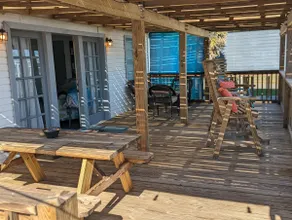Charming recently updated beach house with ocean views - Image 4
