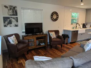 Newly Renovated 3 Bedroom/1 Bath Bungalow - Image 4