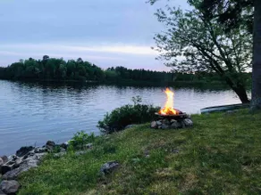 Little Red cabin on the lake - Image 3