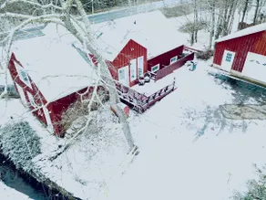 The Barn Loft.  Streamside  living in a spacious and tastefully renovated barn - Image 2