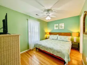 Emmas Beach Hut | 2 KING BEDS | 3 min to beach - Image 2