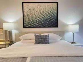 Stylish and Clean Three Bedroom Townhome - Image 2