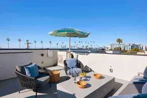 Brand New Beach House 4 Br, Stroll to Downtown - Image 2