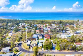 Pet Friendly | Modern Home 3 Mins to Beach - Image 2