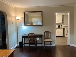 Easy walk to CAMC-2 BR Apt-Pet Friendly - Image 4