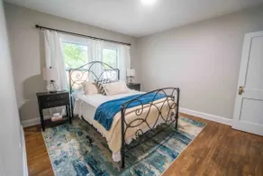 Riverside Bungalow, convenient to everything - Image 4