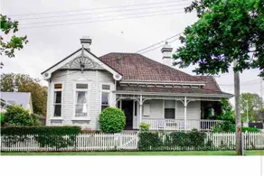 Luxury, Waterfront house, Inner city location! - Image 2