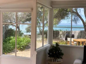 Hobart Beach Front Cottage - Image 3
