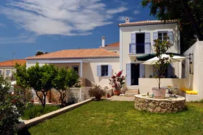 VILLA AELIA | charm & convenience | 2 min beach - Image 2