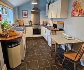 Primrose Cottage in the Peak District - Image 2