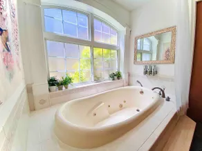 The Lily Pad East Wing ~Hot Tub, Sauna & Jet Tub - Image 2