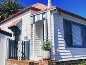 Cosy coastal cottage- Allwood Harbour - Image 2