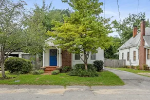 The Blue Door Farmhouse | 2BR 1BA Near DT Cola - Image 5