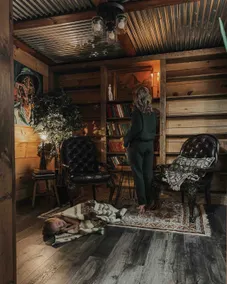 Pine Reeve Cabin. Rustic cabin in the woods. - Image 3
