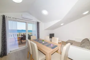 Apartment with sea view - Image 4