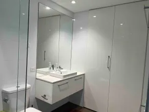 Quiet CBD 3b2b apartment + free parking - Image 5
