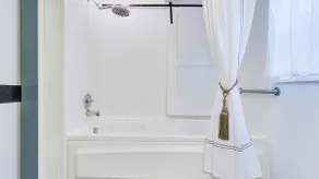 The Bird Haus - Cute Cottage with Jacuzzi tub - Image 5