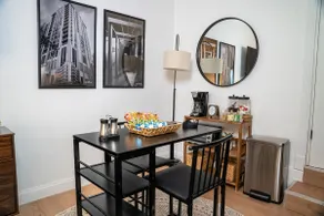 Sprawling Studio + BEST local eats & by Downtown - Image 4