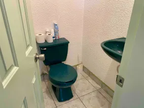 Very quiet house with ample parking. - Image 3