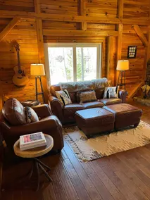 Cozy 2BR Post & Beam Cabin - Be Near Everything! - Image 5
