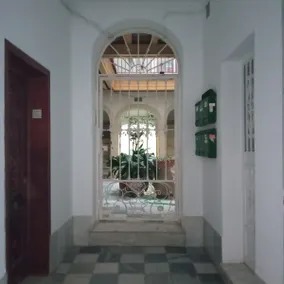 separate room, with bathroom and kitchen - Image 4