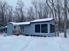 Peaceful + bright 3 bedroom cabin with sunroom - Image 4