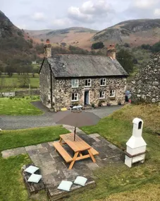 Delightful farmhouse within the Tanat valley - Image 4