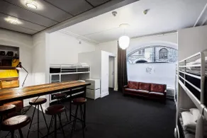 City Backpackers - Comfortable 8-bed Apartment - Image 3
