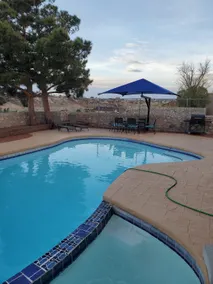 NICE HOUSE, 1600 SQ. FT, Fireplace, Pool, Jacuzzi - Image 2