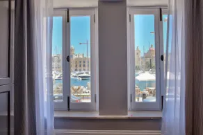 ▪️Senglea Harbour ▪️ Designer Seafront loft - Image 2