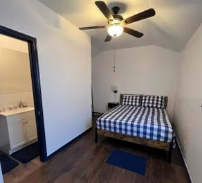 Jenny’s Country Cabin Oasis - Image 2