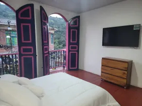 Colonial Blue-Rose House in Genova Quindío - Image 4