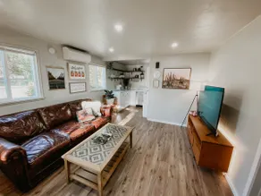 Modern House in the Heart of Grants Pass with Hot Tub and Fire Pit  - Image 5