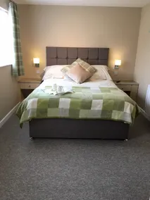 Pebble Beach Hideaway, minutes from Seafront - Image 3