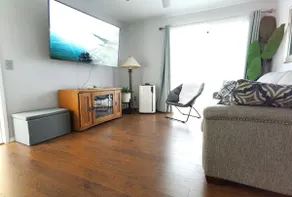 Modern and Clean island home - Image 5